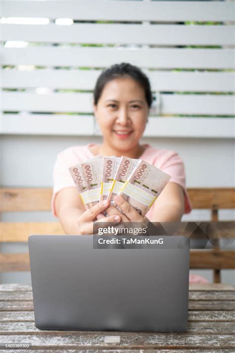 Asian Business Woman Hand Holding Thai Baht Banknotes Sitting