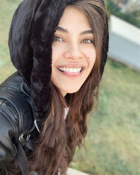Biran Damla Yılmaz On Instagram “günaydııııın🥶” Stylish Girl Images Turkish Beauty Actresses