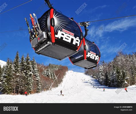Zanim zarezerwujesz, przeczytaj opinie i przejrzyj oferty różnych biur podróży! Jasna Slovakia - Image & Photo (Free Trial) | Bigstock