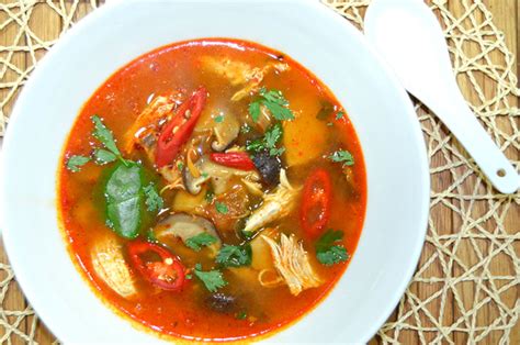 Add chicken, mushrooms, tomato and shrimp and cook, stirring occasionally, until chicken is cooked through, about 5 min. Chicken Tom Yum Soup - Livefreshr - Fresh Made Easy