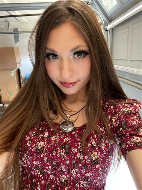 Tw Pornstars 1 Pic Anna Blossom Twitter Garage Girl Before Vs After 💦 833 Pm 16 Jun 2022
