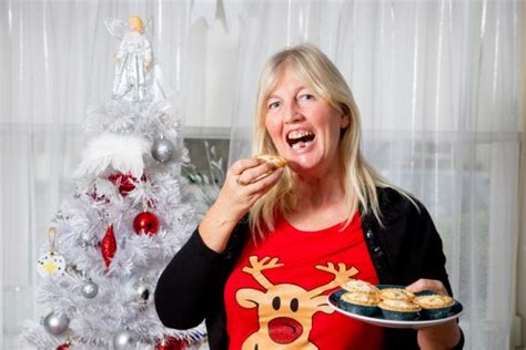 Mum Needs Teeth For Christmas After Swallowing Dentures Eating A Mince Pie Metro News