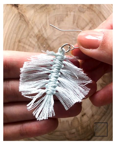 DIY Macrame Feather Earrings #diy #macrame #feather #earrings DIY Macrame Feather Earrings are ...