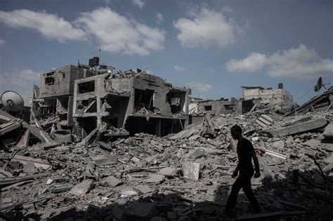 Inside Gaza And Israel Two Photographers One War Time
