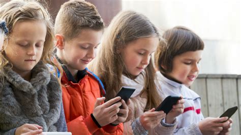 Half Of Australian Kids Use A Mobile Phone Channelnews