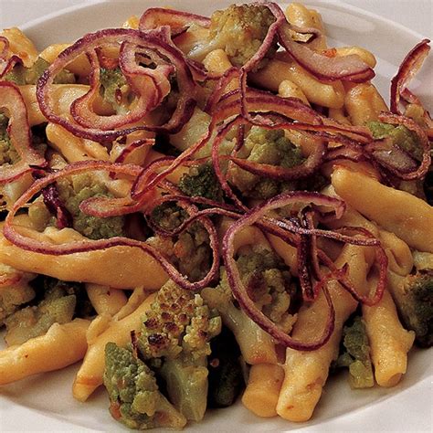 Ricetta Strascinati Con Broccoli Romani E Cipolle Fritte La Cucina