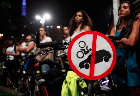 Brazil Cyclists Hit Sao Paulo Streets Naked To Demonstrate Their Susceptibility To Traffic