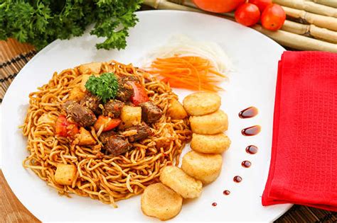 Salah satu rumah makan yang menyajikan menu kwetiau goreng di penang bahkan masuk kategori street food terenak di dunia. Mie Goreng Pedas Singapore | Resep dari Dapur KOBE