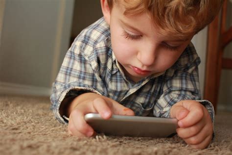 How To Use Parental Controls On A Smartphone Gadget Cover