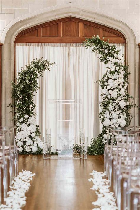 25 Unique Ways To Decorate Your Wedding With Flower Petals