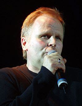 Seine markenzeichen sind seine ausschweifenden bewegungen und die geräusche. Herbert Grönemeyer - Wikipedia