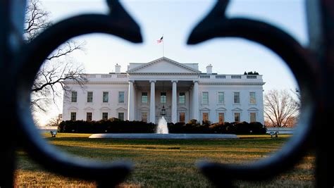 Officers Arrest Naked Man At White House Gate