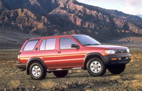 Nissan Pathfinder 1987 - 2017: A Brief History - Carrrs ...