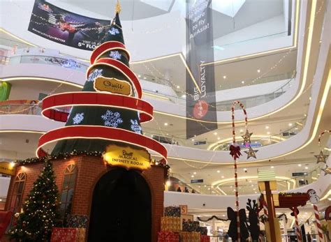 Movie theater in kuala lumpur, malaysia. Quill City Mall KL's in Full Christmas Spirit and is ...