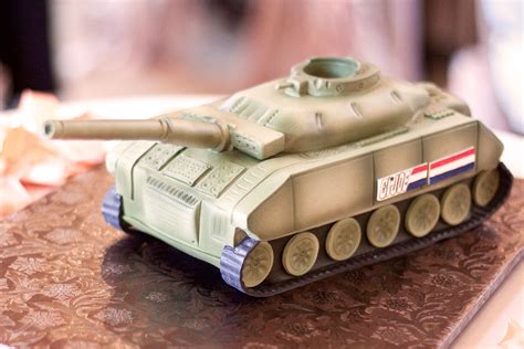 Creative army cake design decorating ideas. G.I. Joe tank grooms cake by Intricate Icings Cake Design ...