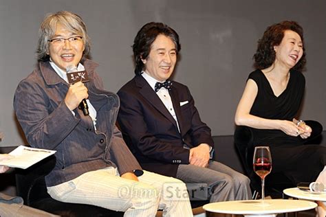윤식당에서 윤여정씨가 즐겨 착용하던 안경&선글라스! 베드신 앞둔 윤여정 "강우야, 안경 벗으면 아무것도 안보여 ...