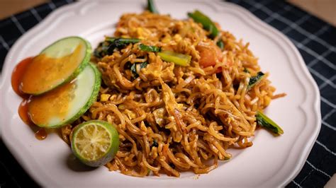 Makan maggi goreng bersanding dengan nescafe ais. ASMR: Maggi Goreng Mamak, Duduk Diam Diam - YouTube