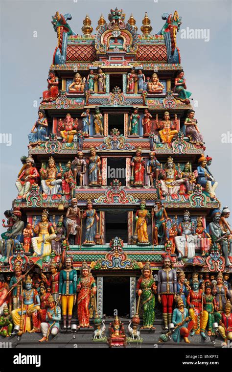 Singapore Sri Mariamman Hindu Temple Stock Photo Alamy