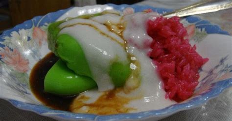 Kuih lompat tikam adalah sejenis kuih tradisional yang terkenal di malaysia, terutamanya di pantai timur iaitu di pahang, kelantan dan terengganu. Cik Wan Kitchen: Lompat Tikam