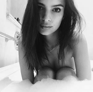 Emily Ratajkowski Blurred Lines Star Poses Nude In The Bathtub Looks