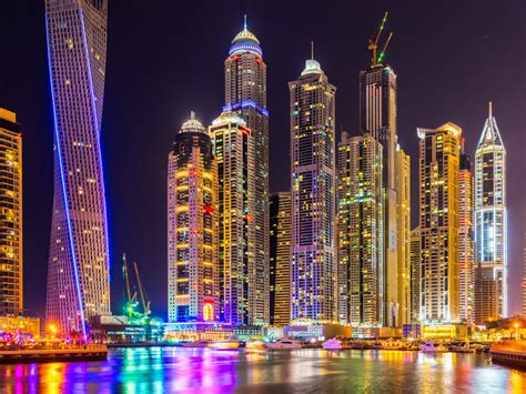 迪拜城市摩天大楼建筑夜晚灯光色彩绚丽辉煌城市风光桌面壁纸1024x768高清大图彼岸桌面