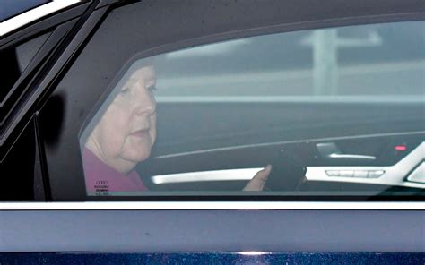 Angela Merkel Pritet Të Japë Dorëheqje Nga Cdu Pas 18 Vitesh