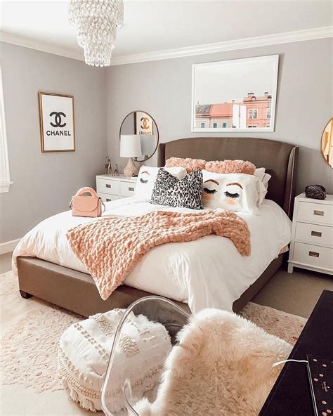 Amazing 10 Cute Teenage Bedroom Design For More Comfort