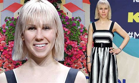 girls zosia mamet debuts her new fringe at kohl s cocktail party in nyc daily mail online