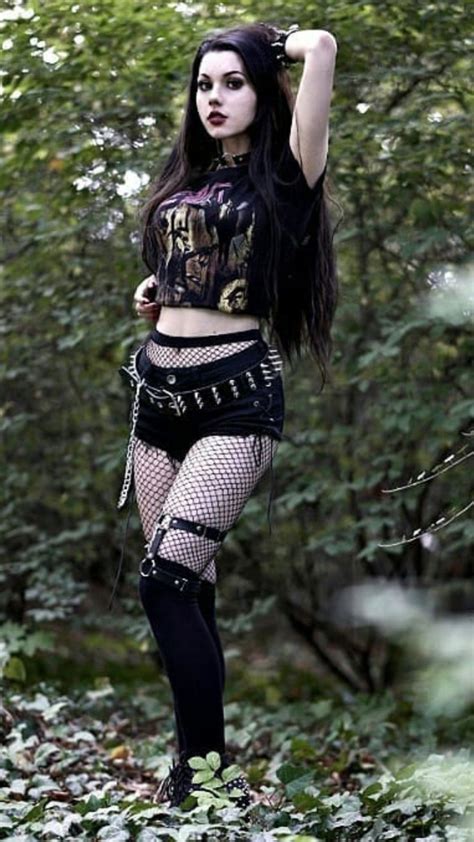 Beautiful Goth Girl ♥ Sexy Goth Beauty ♥ Latest Hot Goth Fashion Punk Girls Goth Women Alt