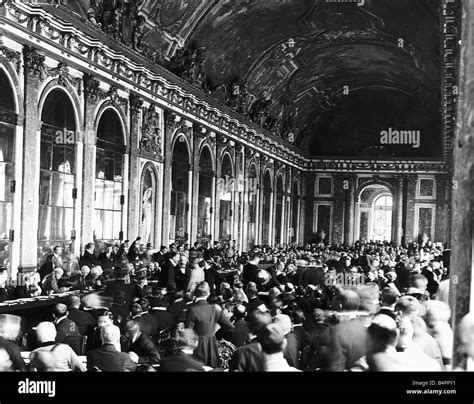 Peace Treaty Signing In 1919 Hall Of Mirrors Palace De Versailles Stock