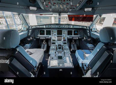 Airbus Pilot Cabin Stock Photo Royalty Free Image 72722439 Alamy