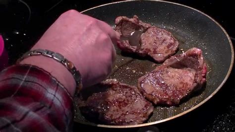 This recipe is recommended by the american diabetic association. Pan fry Steak 4 oz Chuck steaks w caramelised Onions Yum ...