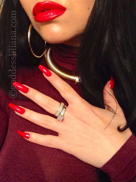 Pin By Jonna On Kauniit Kynnet Red Nails Long Red Nails Red Manicure