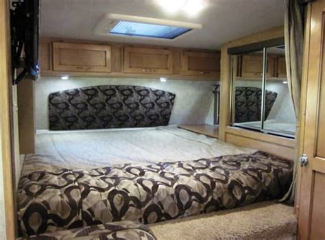 King size beds provide 38 inches of personal space and extra length for taller sleepers. Adventurer 116DS Double Slide