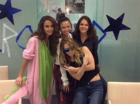 Star Crossed Cast Pajama Party Star Crossed Cw Photo 36844670