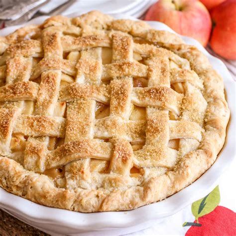 How long to bake apple pie bake the pie at 425°f for about 20 minutes until the top and the edges become light golden/brown color. BEST Homemade Apple Pie - Step by Step (+VIDEO) | Lil' Luna