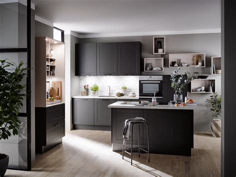Une cuisine design et ergonomique qui associe confort et praticité dans votre vie de tous les jours. Cuisines équipées, cuisines design, qualité allemande - Magasins Maxima