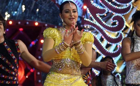 Show Biz Sonakshi Sinha Hot Performance Pictures From Star Dust Awards 2011