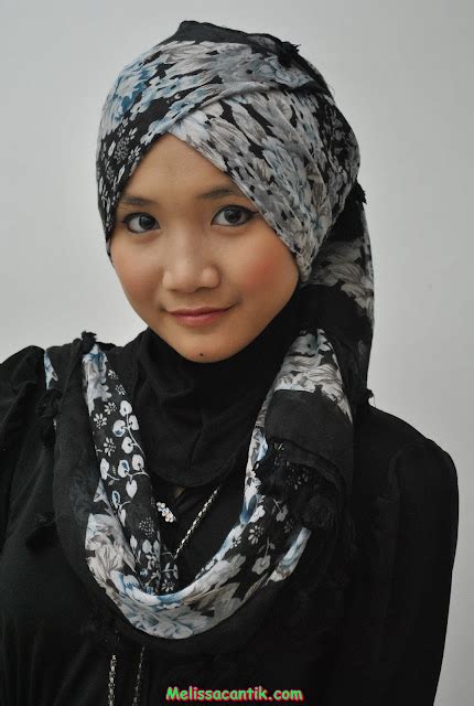 Foto Model Berhijab Cantik Fatin Lewat 20 Pic