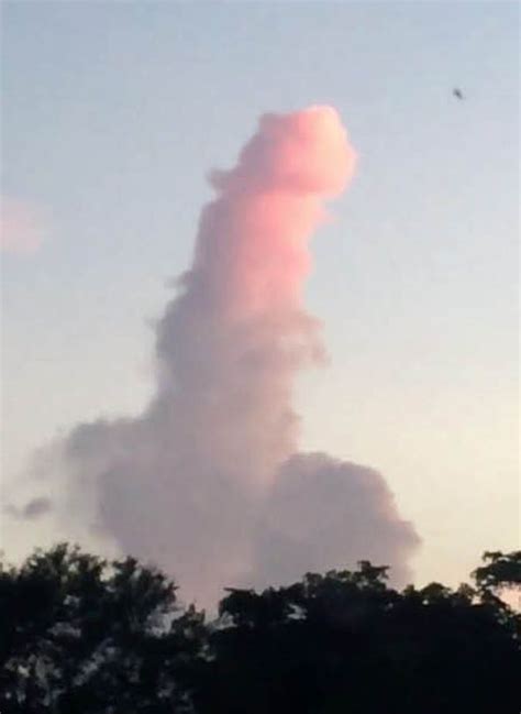 Hilarious Video A Penis Shaped Cloud Appeared In The Sky In Miami Uk