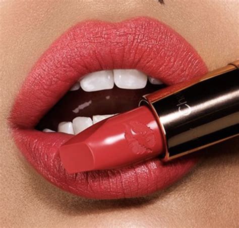 Épinglé Par Les Eclaireuses Sur Beauté Rouge à Lèvres Corail Lèvres Pleines Makeup Maquillage