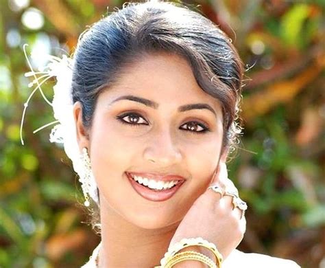 Navya Nair Actress Height Weight Age Husband Biography And More Starsunfolded