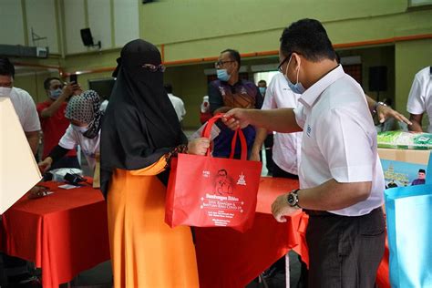 According to convention, the menteri besar is the leader of the majority party or largest coalition party of the selangor state legislative assembly. Santunan Mahabbah Eidul Fitr - Menteri Besar Selangor ...