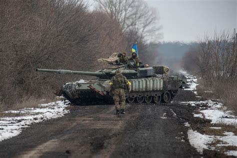 Ukrainian Tank Crew Shares The Experience Of Driving A Seized Russian