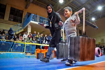 IRNA Pусский Соревнование по силовой атлетике Самый сильный мальчик в иранском Боджнорде