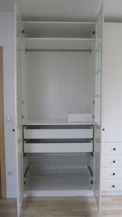 Also habe ich jetzt einen neuen birkeland schrank nur mit einer schublade und eine halbvertifmontierten 2. Kleines gelbes Haus: Pax Birkeland Kleiderschrank - Nr. 2