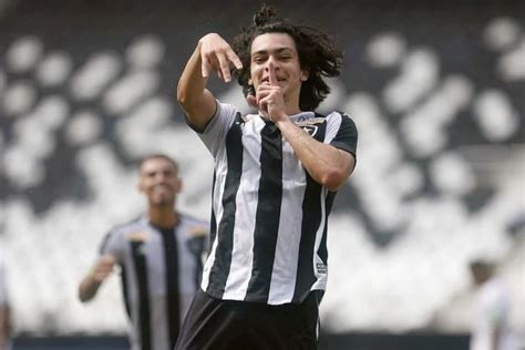 Após eliminação jogador do Botafogo manda mensagem a Anitta Metrópoles