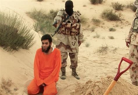Isis Prisoner Forced To Dig His Own Grave In The Desert Before Being