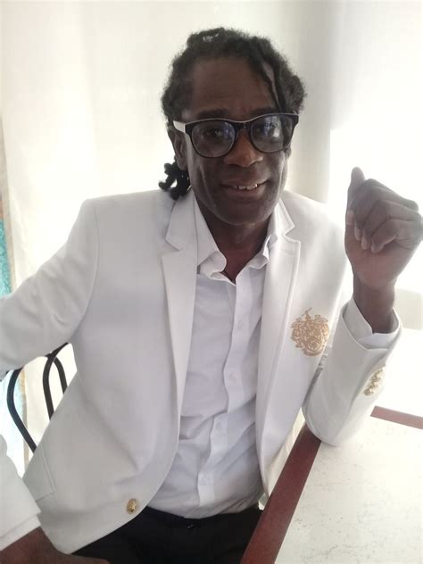 Ils font appel à georges decimus, frère de pierre edouard, et jacob desvarieux à l'époque guitariste et arrangeur, plutôt amoureux de rock et de r'n'b. Grand retour du King Daddy Yod, le précurseur guadeloupéen ...