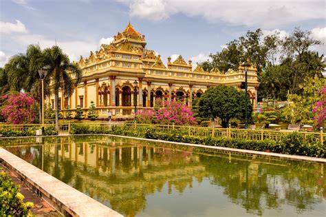 Vinh Trang Pagoda The Most Splendid Buddhistic Pagoda In Mekong Delta